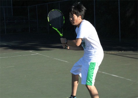 Woon successfully saves the tennis ball from going out which earns him the win.