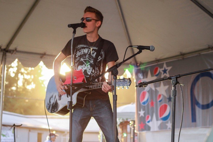 Alex Ellis performing live at the Kitsap County Fair in August of 2015
