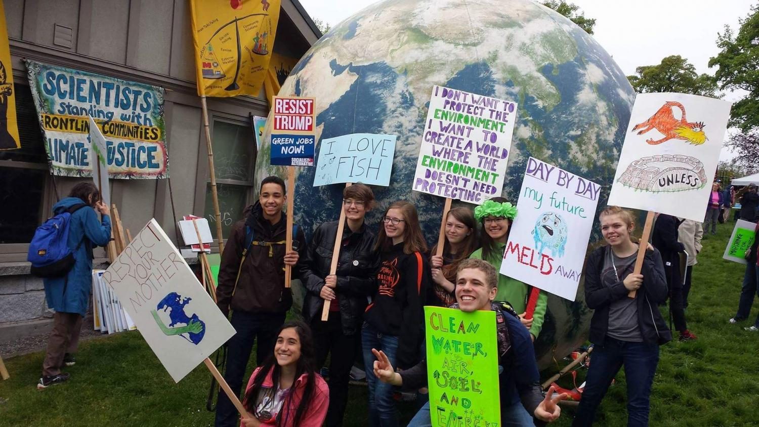 Cougs march for science.
