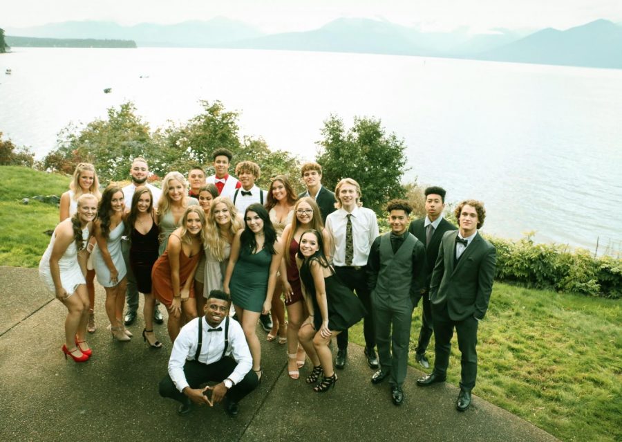 A group of students pose at Elise Carlsons house before the dance