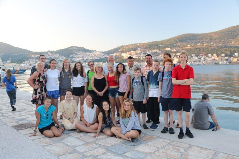 Students and teachers gather for a group photo on the 2018 trip.