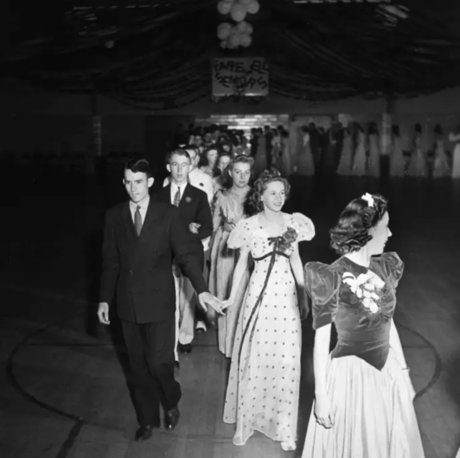 Greenbelt, Maryland Highschool seniors in the gymnasium at their prom dance in 1940s
 (Credit: Marjory Collins/Anthony Potter Collection/Getty Images)
No modifications or restrictions