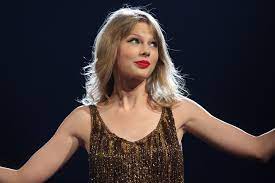 Taylor Swift preforming on stage. https://commons.wikimedia.org/wiki/File:Taylor_Swift_%286966830273%29.jpg#filelinks 