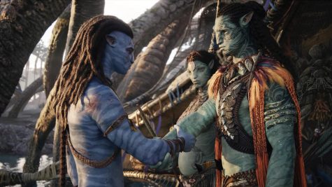 Jake Sully shaking hands with the Chief of the Metkayina people (Used with permission from Disney)