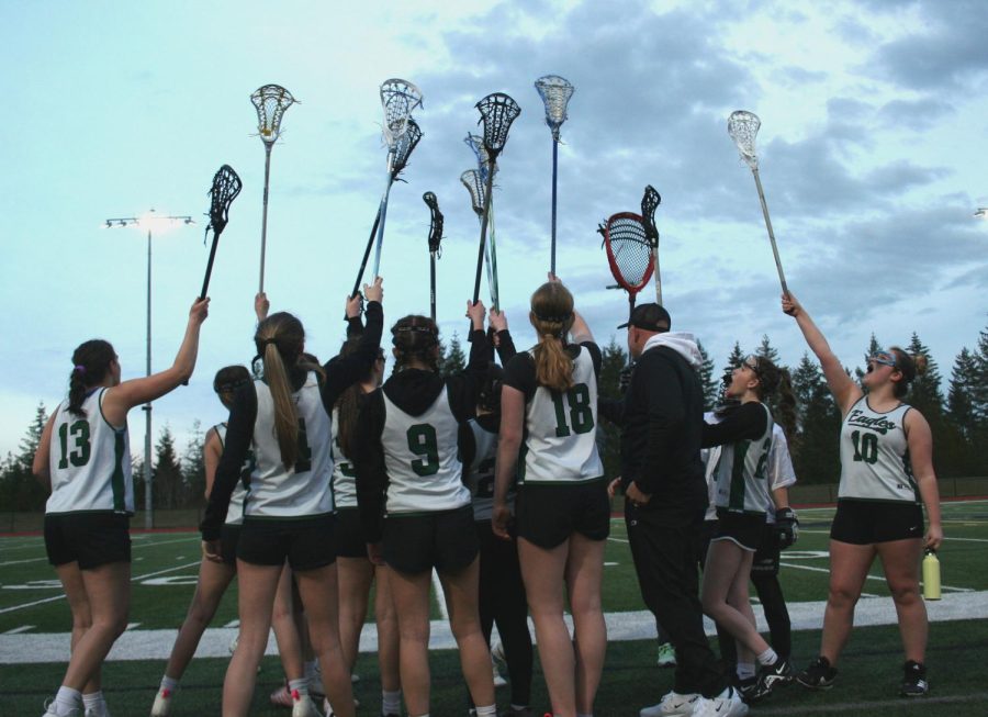 The+whole+Klahowya+girls+lacrosse+team+chants+at+half-time+to+start+the+second+half+of+the+game.