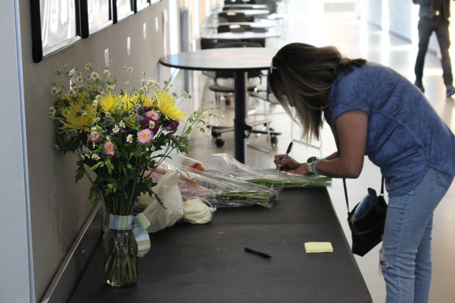 A family member of one of the shows actors writes a congratulatory note for a bouquet of flowers. (Adrie Starkenburg)