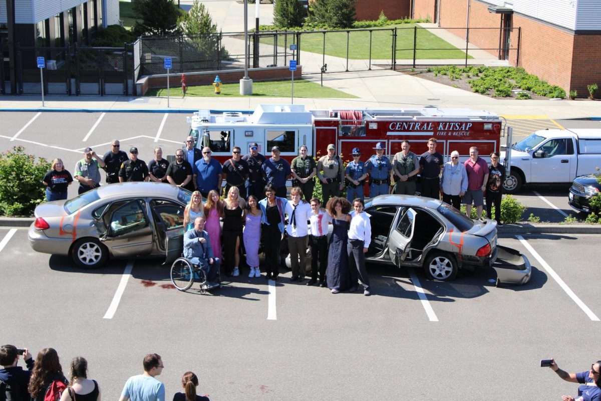 Student Actors and first responders pose for a group photo at the end of the Mock Crash.