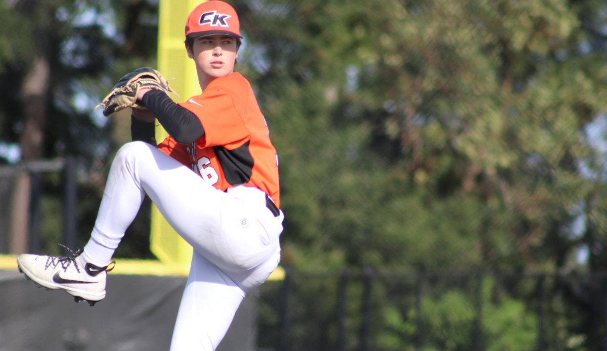 Matt Olson (#16) winds up to pitch.