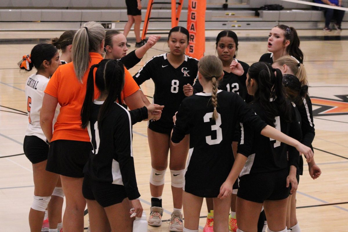 Coach Arthur talking with team after winning the first set.
