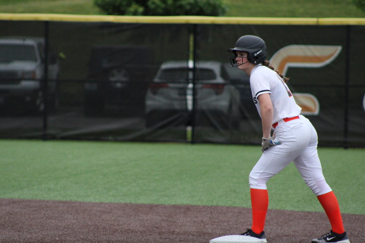 Elizabeth Griffin readies her lead from second base to third.